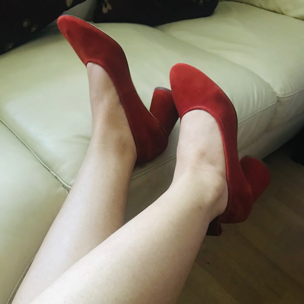 Tory Burch suede veg pump